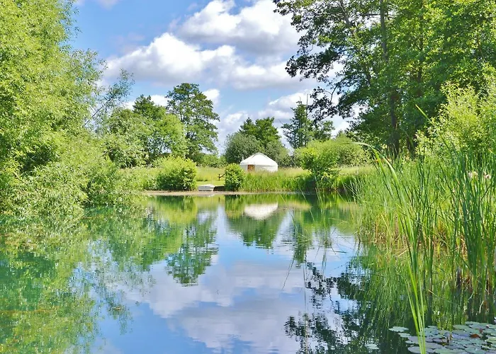 Acorn Glade Glamping York Villa